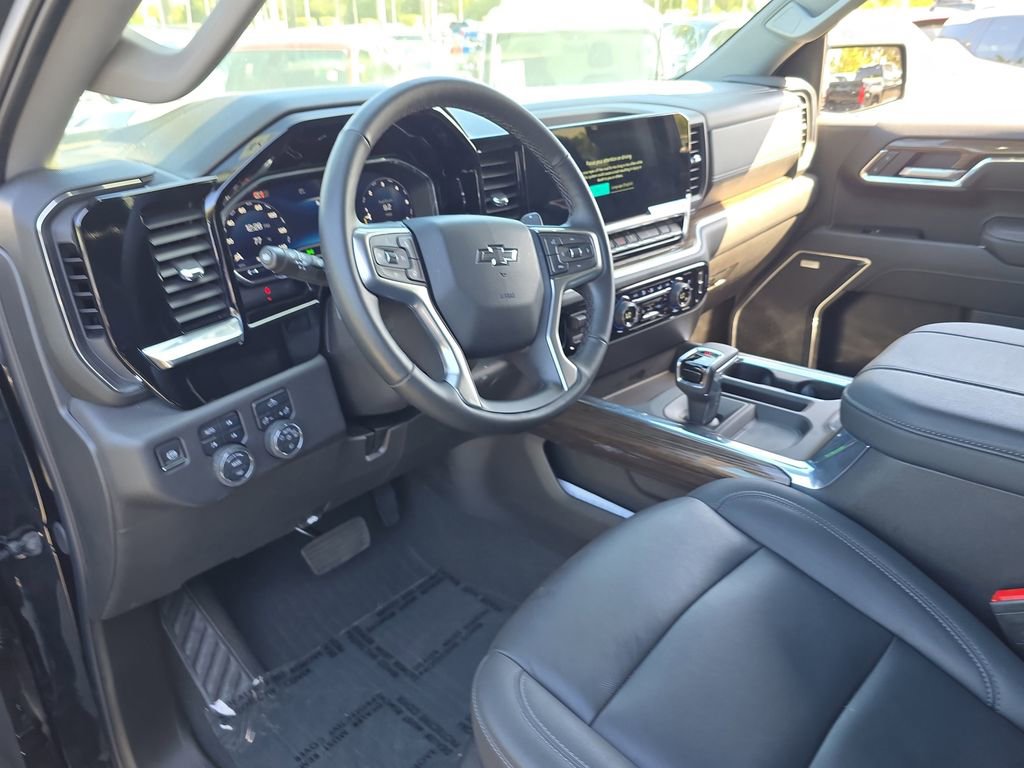 Used 2025 Chevrolet Silverado 1500 LT Trail Boss w/ Convenience Package II AWD/4WD image 19