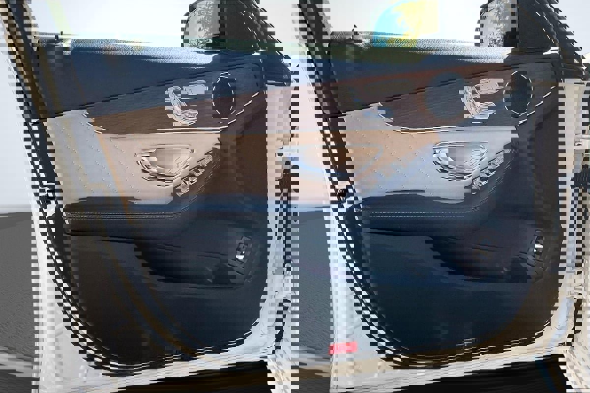 Used 2020 Mercedes-Benz C 300 Sedan image 23