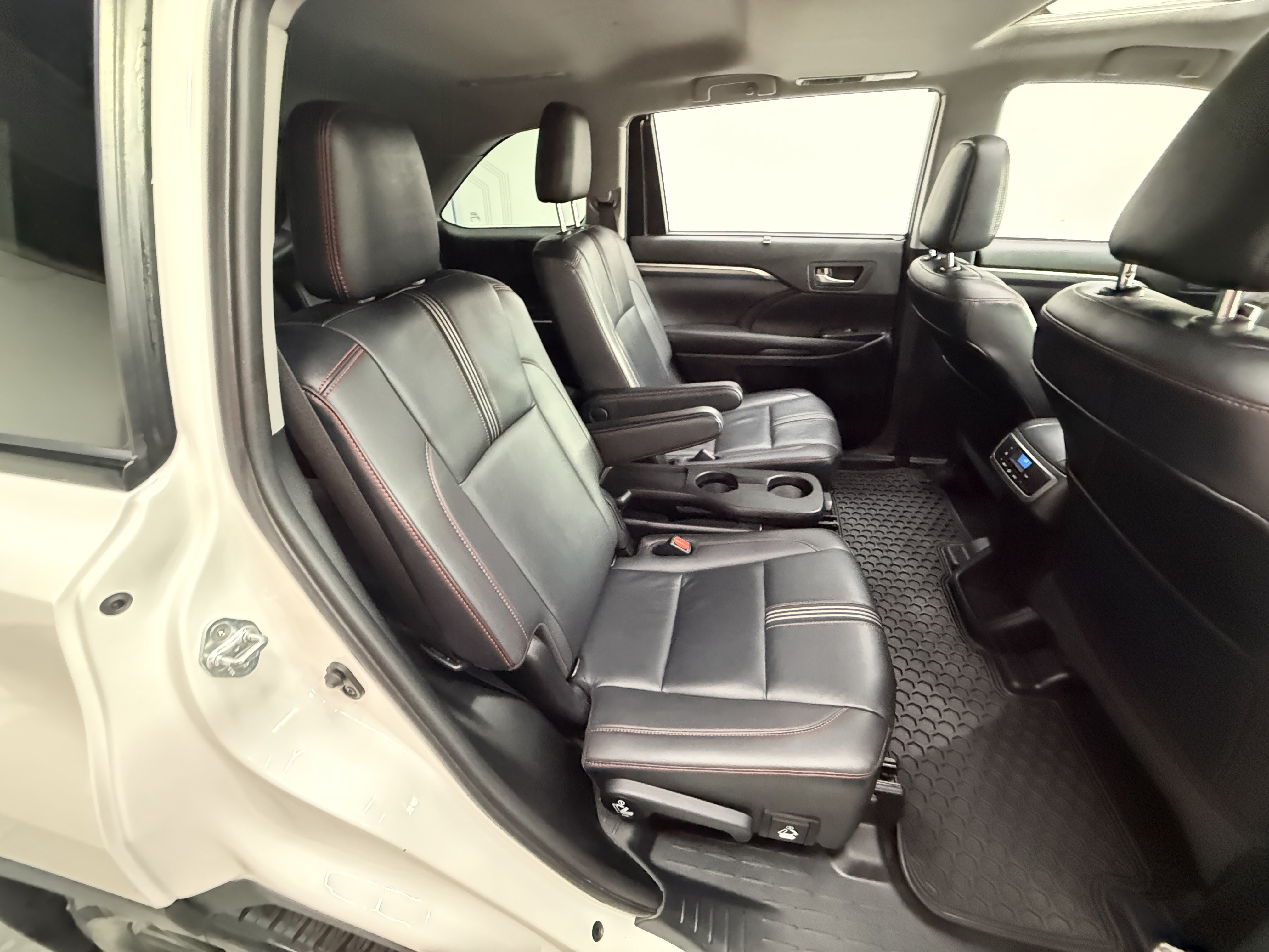 Used 2019 Toyota Highlander XLE AWD/4WD image 20