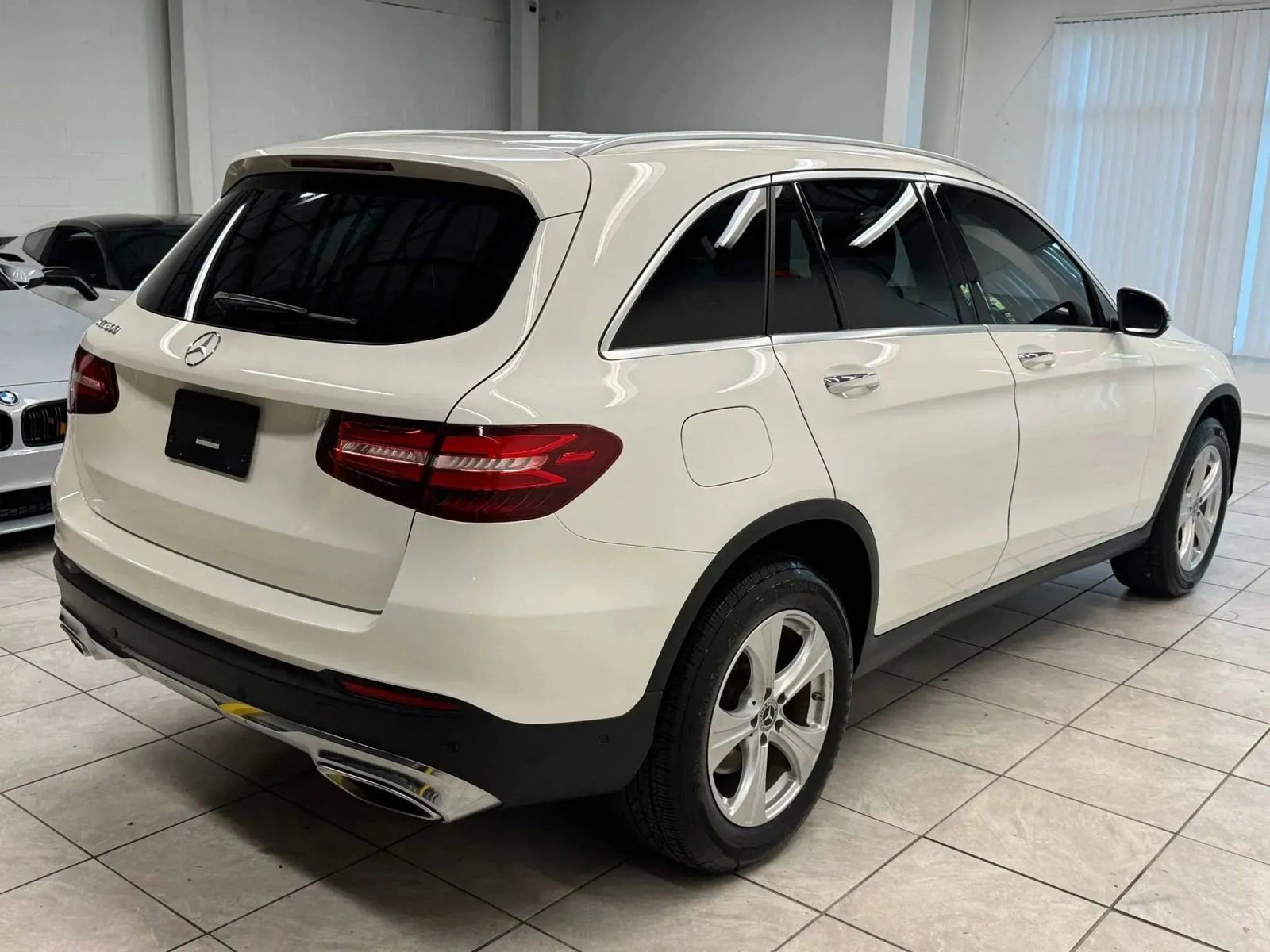 Used 2018 Mercedes-Benz GLC 300 w/ Premium Package image 9