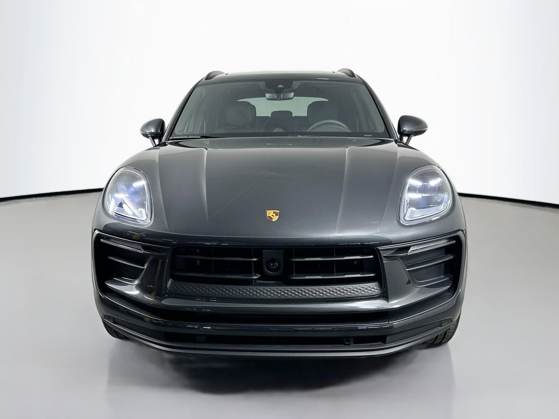 Certified 2025 Porsche Macan image 10