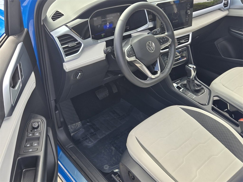 Certified 2025 Volkswagen Taos SE image 11