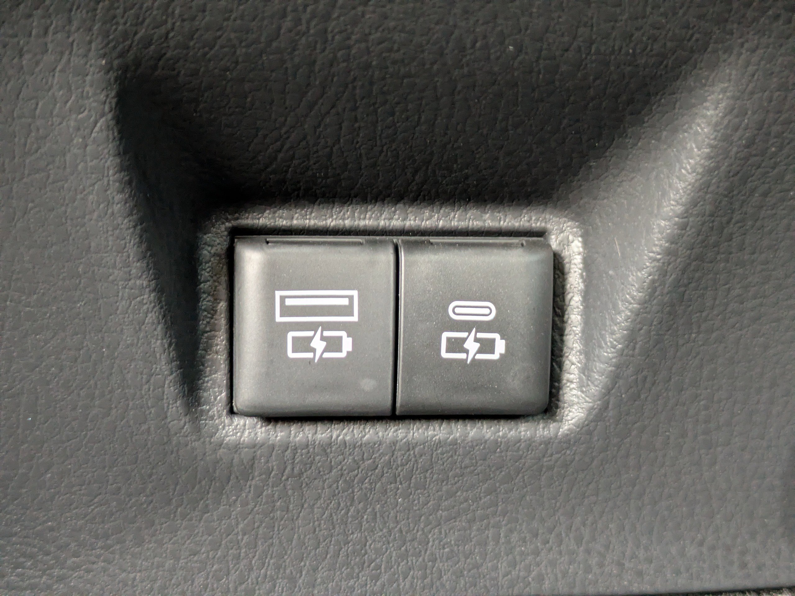 Used 2025 Toyota Camry SE w/ Multimedia Upgrade Package image 14