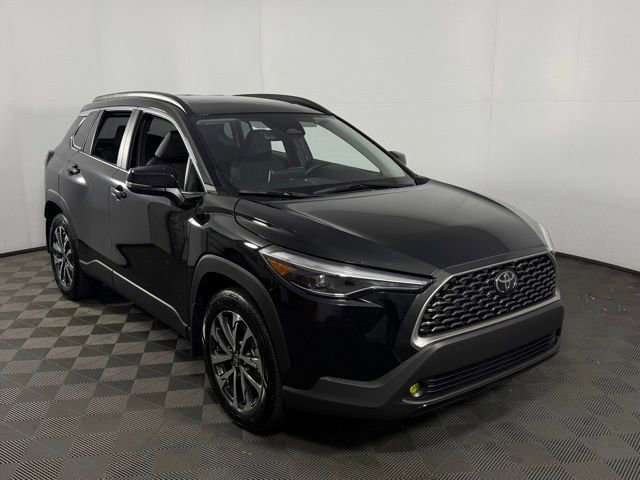 Used 2025 Toyota Corolla Cross XLE w/ Convenience Package image 28