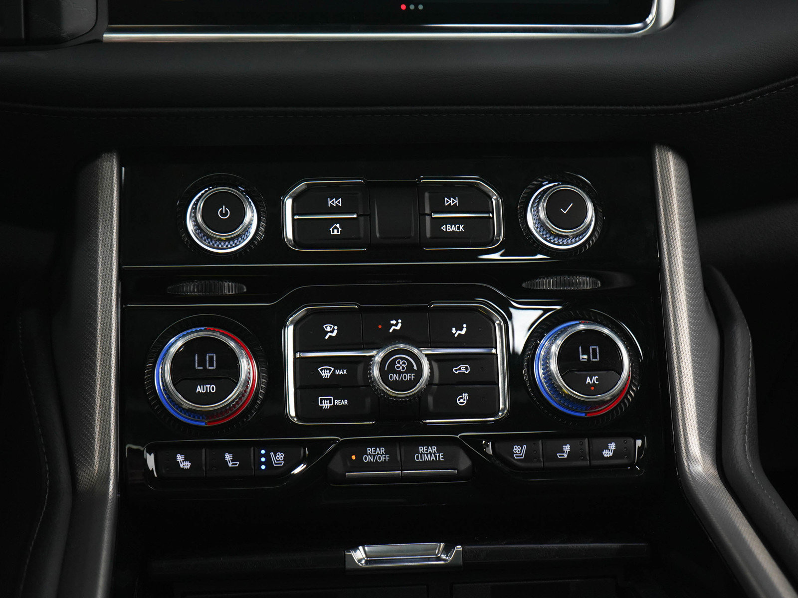 Used 2024 GMC Yukon Denali w/ Advanced Technology Package AWD/4WD image 22