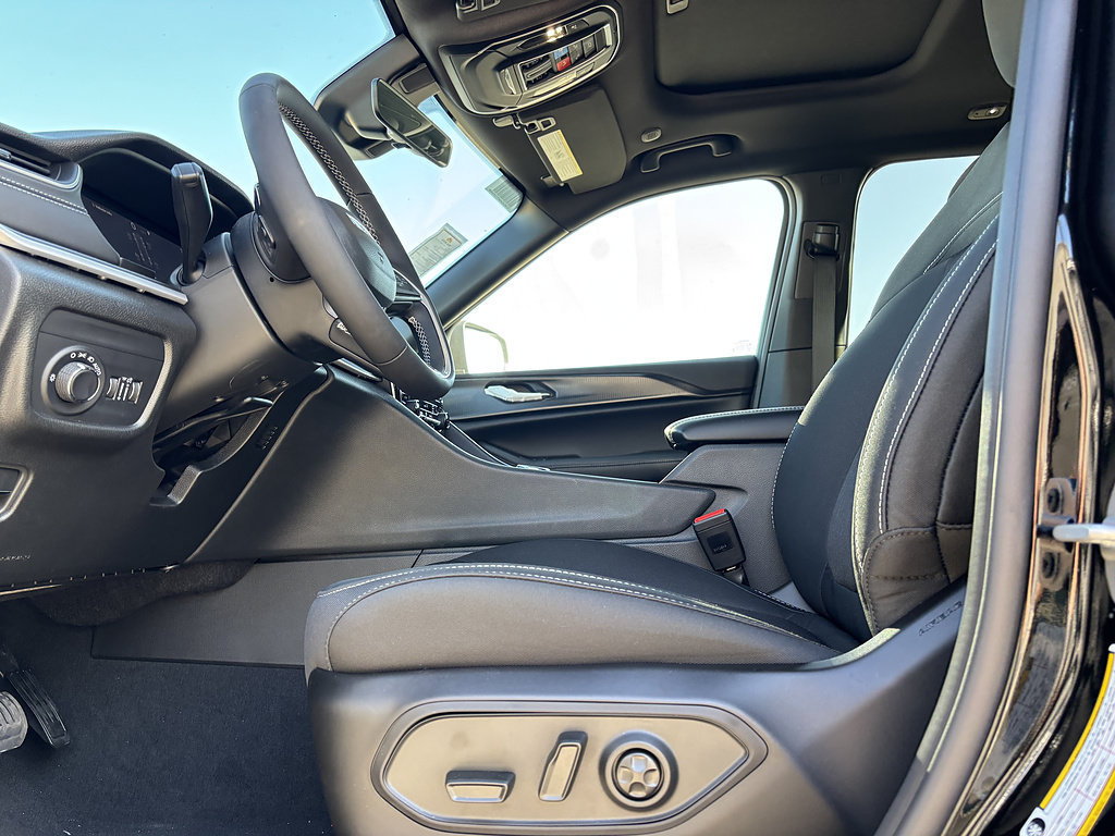 New 2026 Jeep Grand Cherokee Laredo X RWD image 9