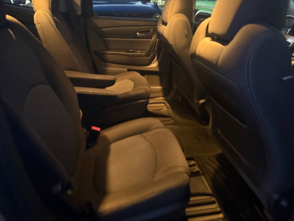 Used 2017 Chevrolet Traverse LT w/ Style and Technology Package image 14