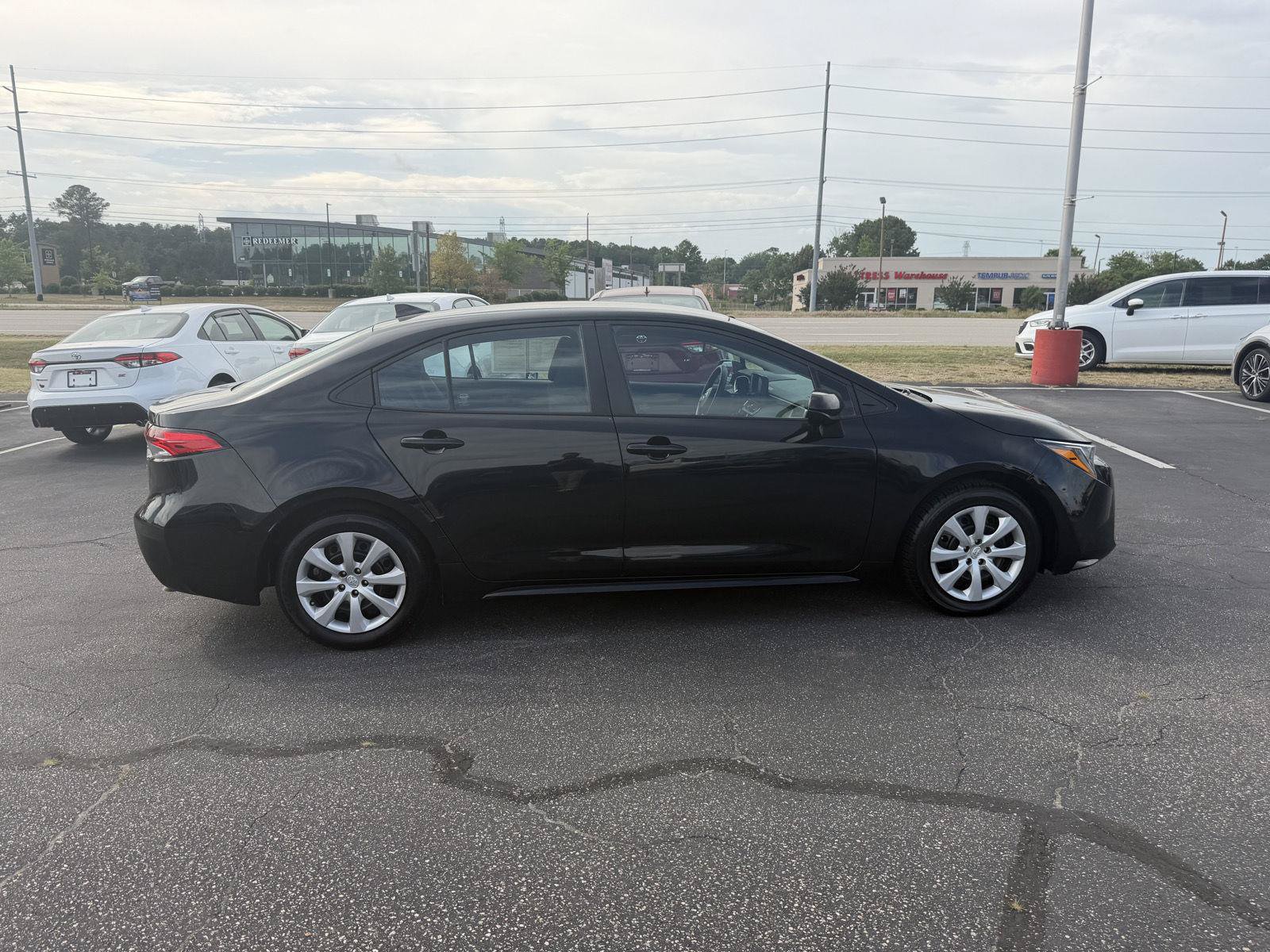Used 2023 Toyota Corolla LE FWD image 8