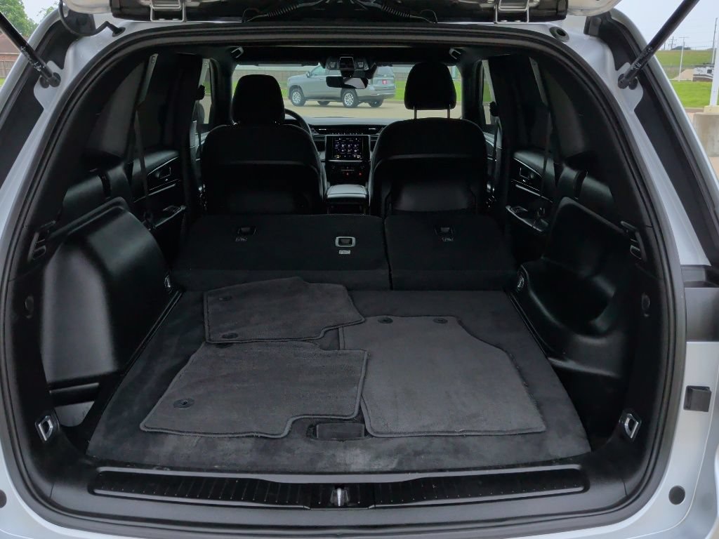 Used 2025 Jeep Grand Cherokee Laredo RWD image 38