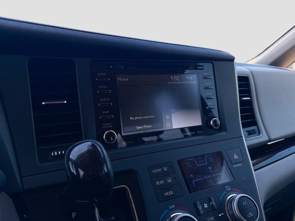 Used 2020 Toyota Sienna XLE w/ XLE Navigation Package image 15