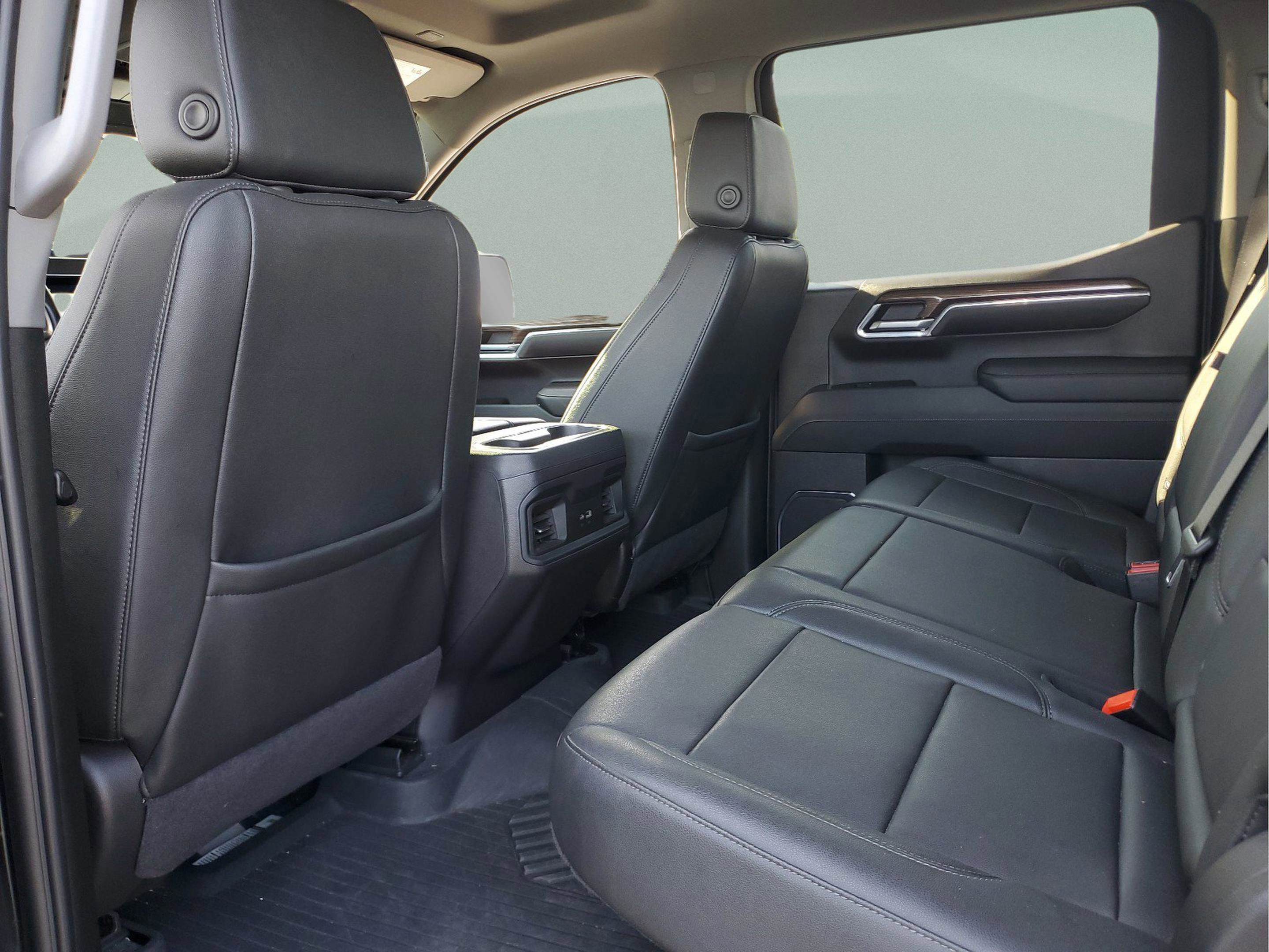 Used 2024 Chevrolet Silverado 1500 LT Trail Boss w/ Convenience Package II image 9