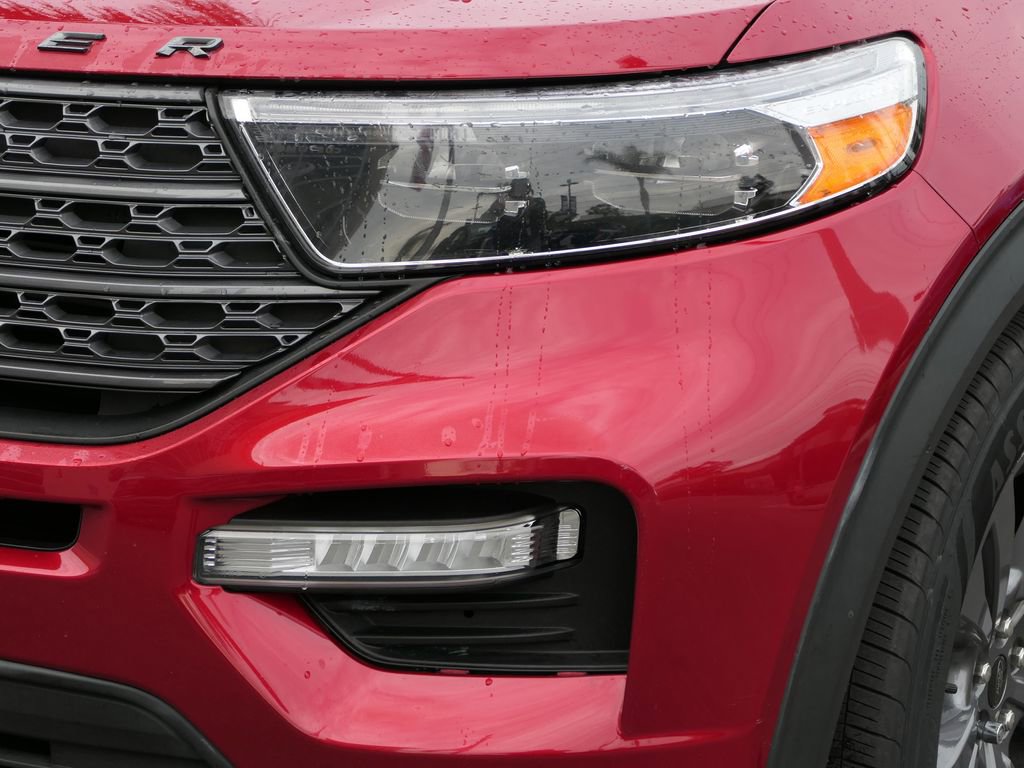 Used 2022 Ford Explorer XLT w/ Equipment Group 202A image 10