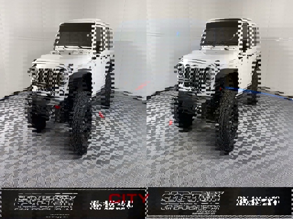 Used 2018 Jeep Wrangler Unlimited Sahara w/ Connectivity Group image 3