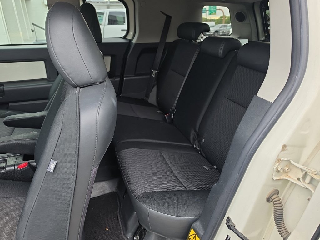 Used 2010 Toyota FJ Cruiser 4WD w/ Upgrade Pkg 2 image 12