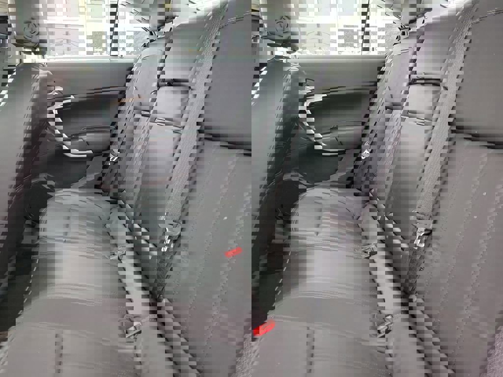 Used 2016 Buick Regal image 8