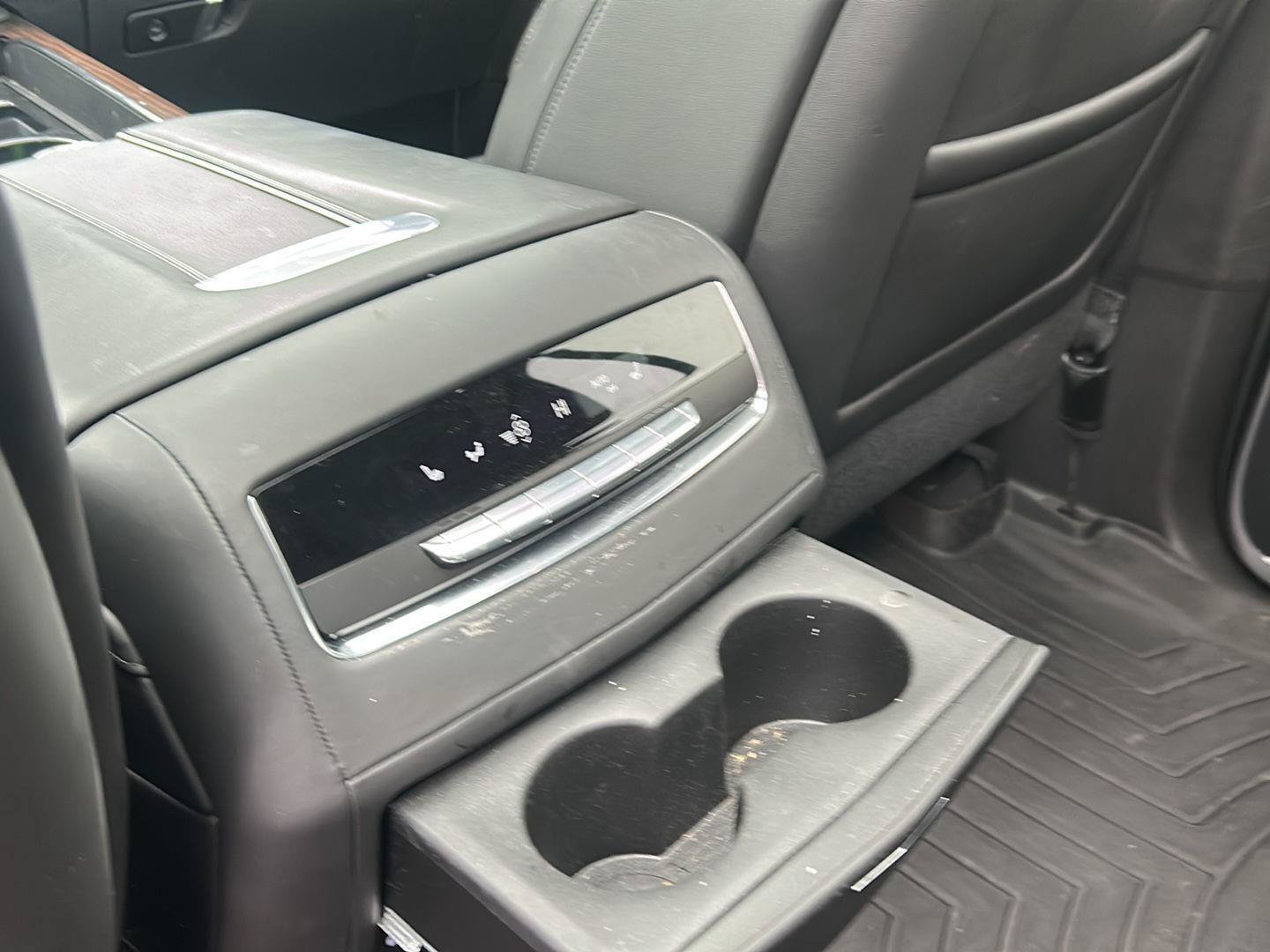 Used 2021 Cadillac Escalade Premium Luxury Platinum AWD/4WD image 9