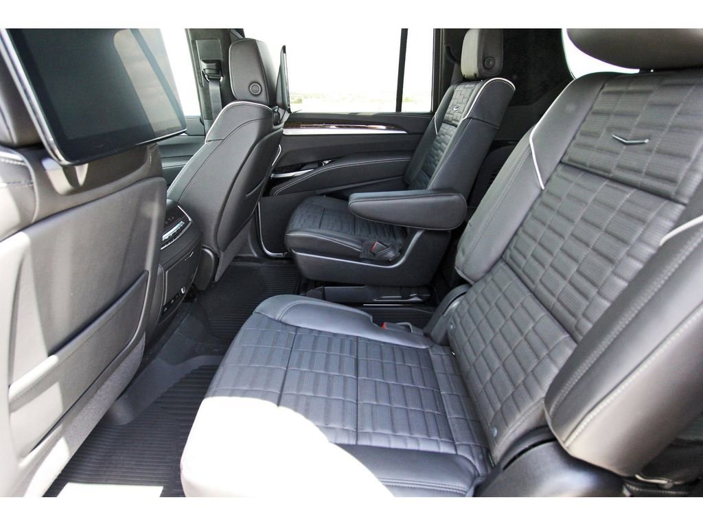 New 2026 Cadillac Escalade ESV Platinum Sport w/ LPO, ONYX Package AWD/4WD image 7