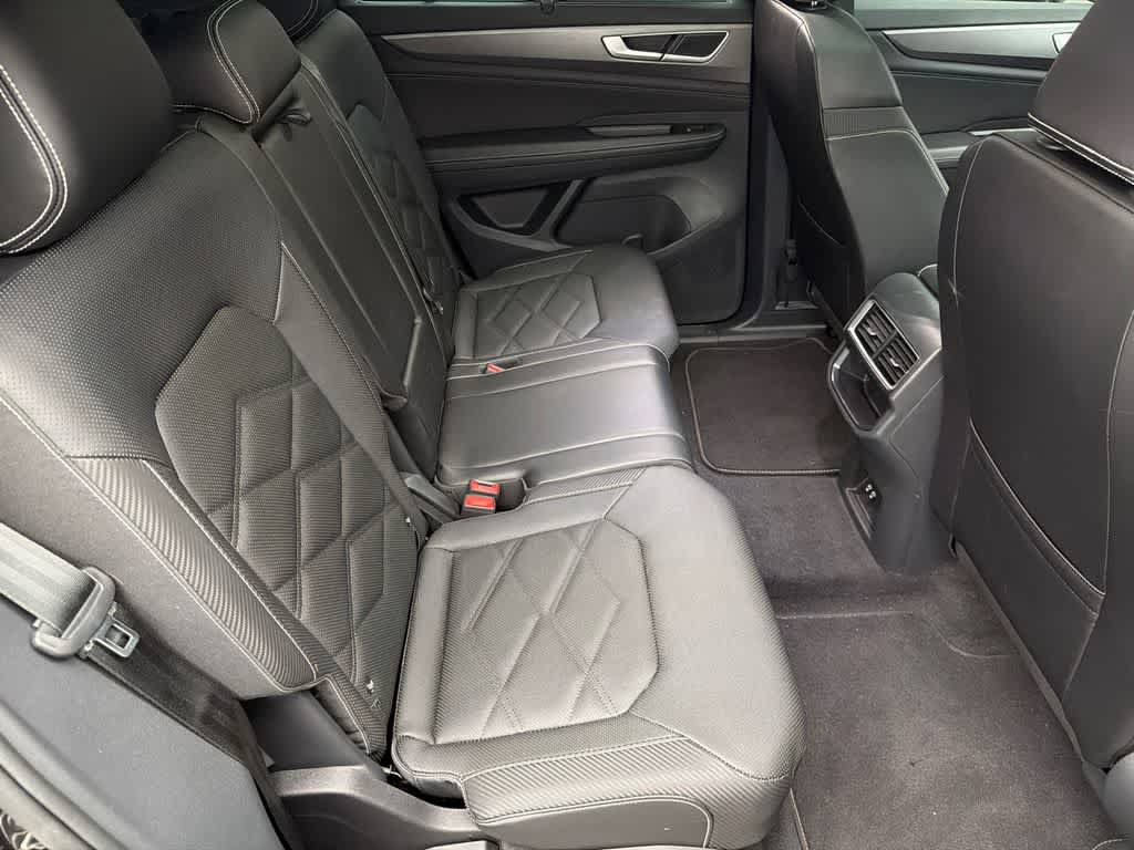 Used 2024 Volkswagen Atlas Cross Sport SE FWD image 16