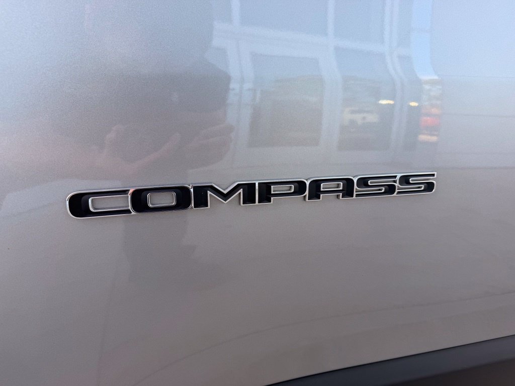 Used 2023 Jeep Compass Latitude w/ Convenience Group AWD/4WD image 15