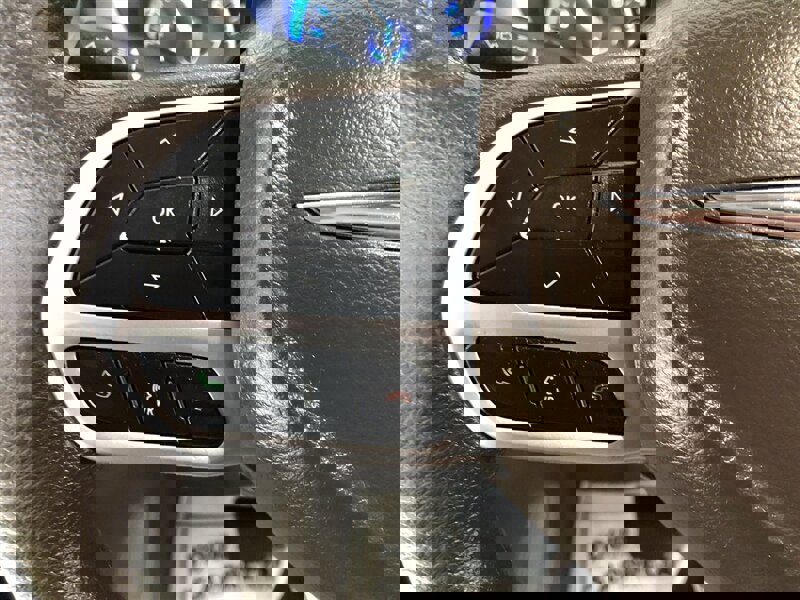 Used 2020 Chrysler Voyager LX image 9