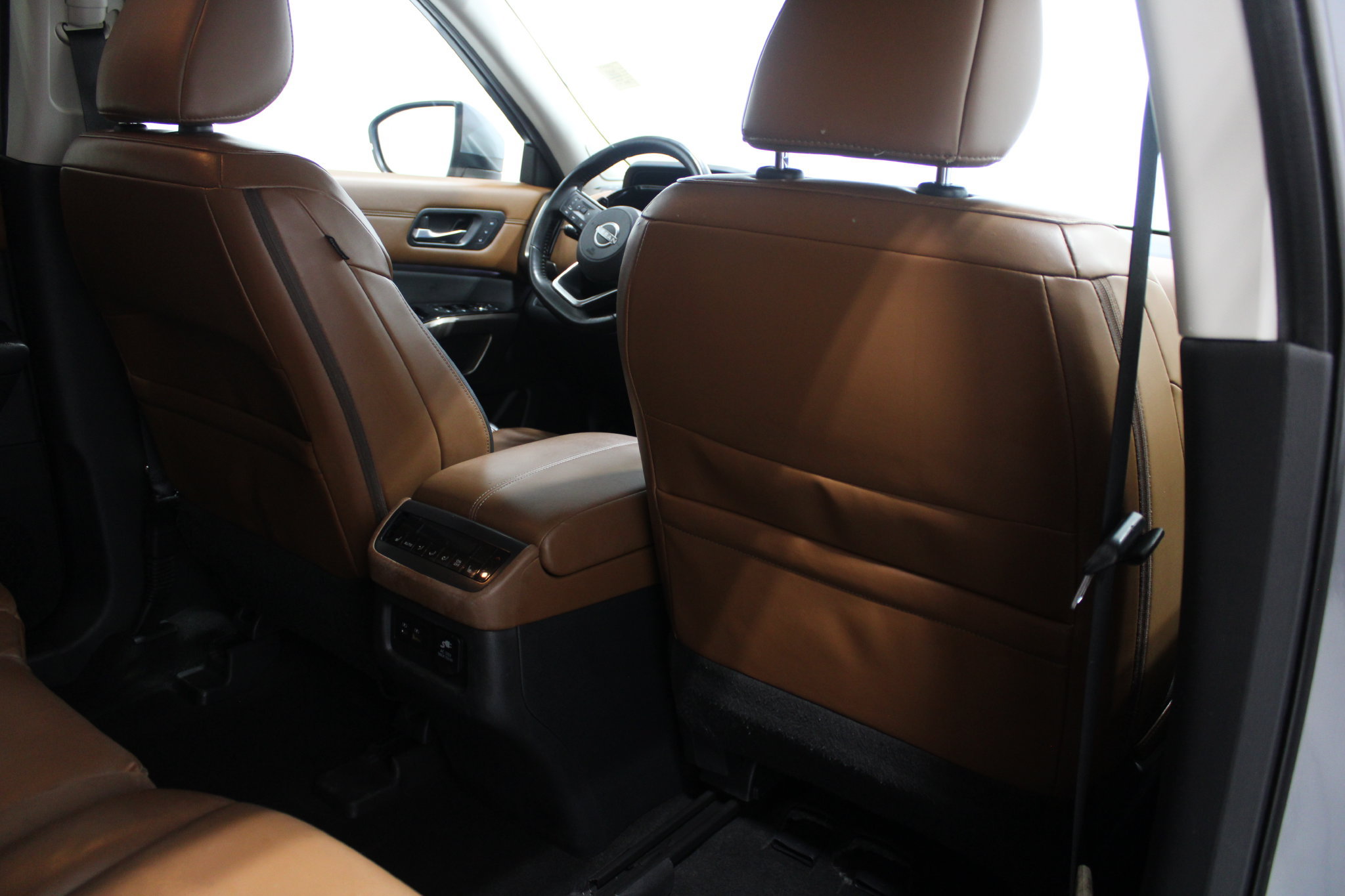 Used 2023 Nissan Pathfinder Platinum w/ Cargo Package AWD/4WD image 25