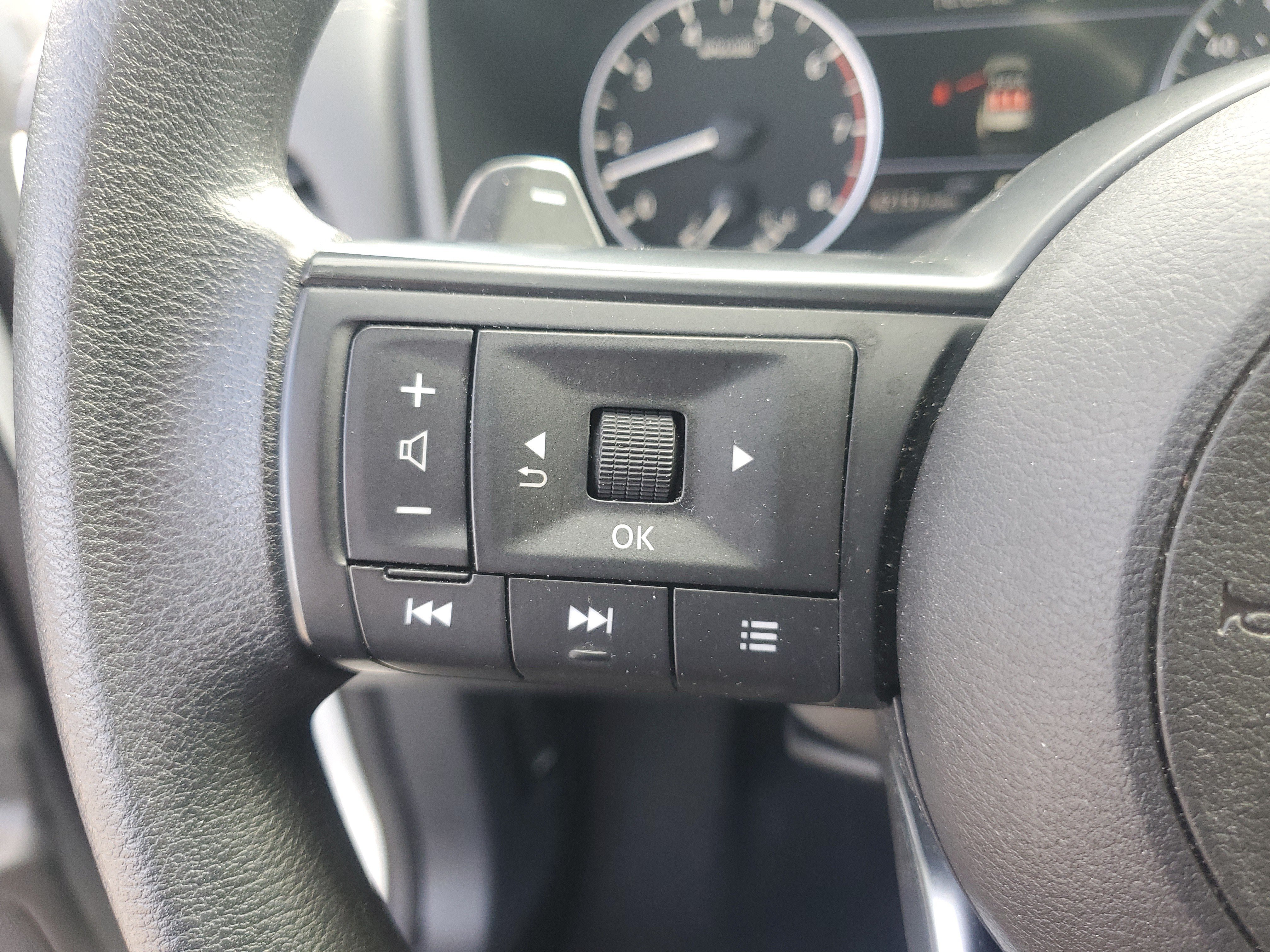 Used 2024 Nissan Rogue S AWD/4WD image 16
