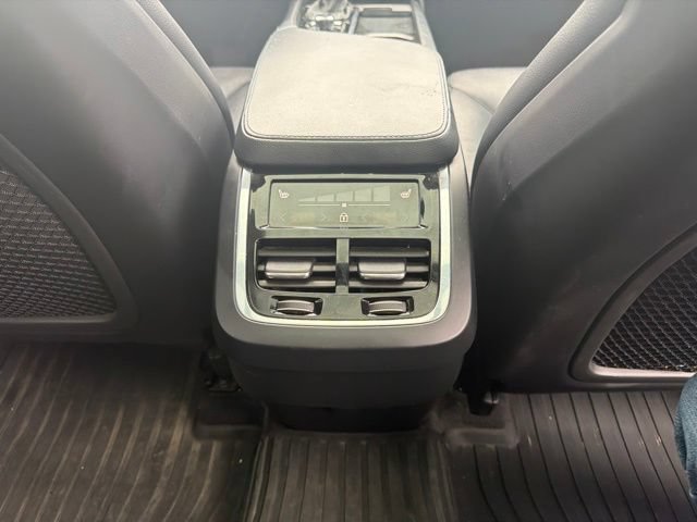 Used 2022 Volvo XC90 T5 Momentum w/ Climate Package AWD/4WD image 15