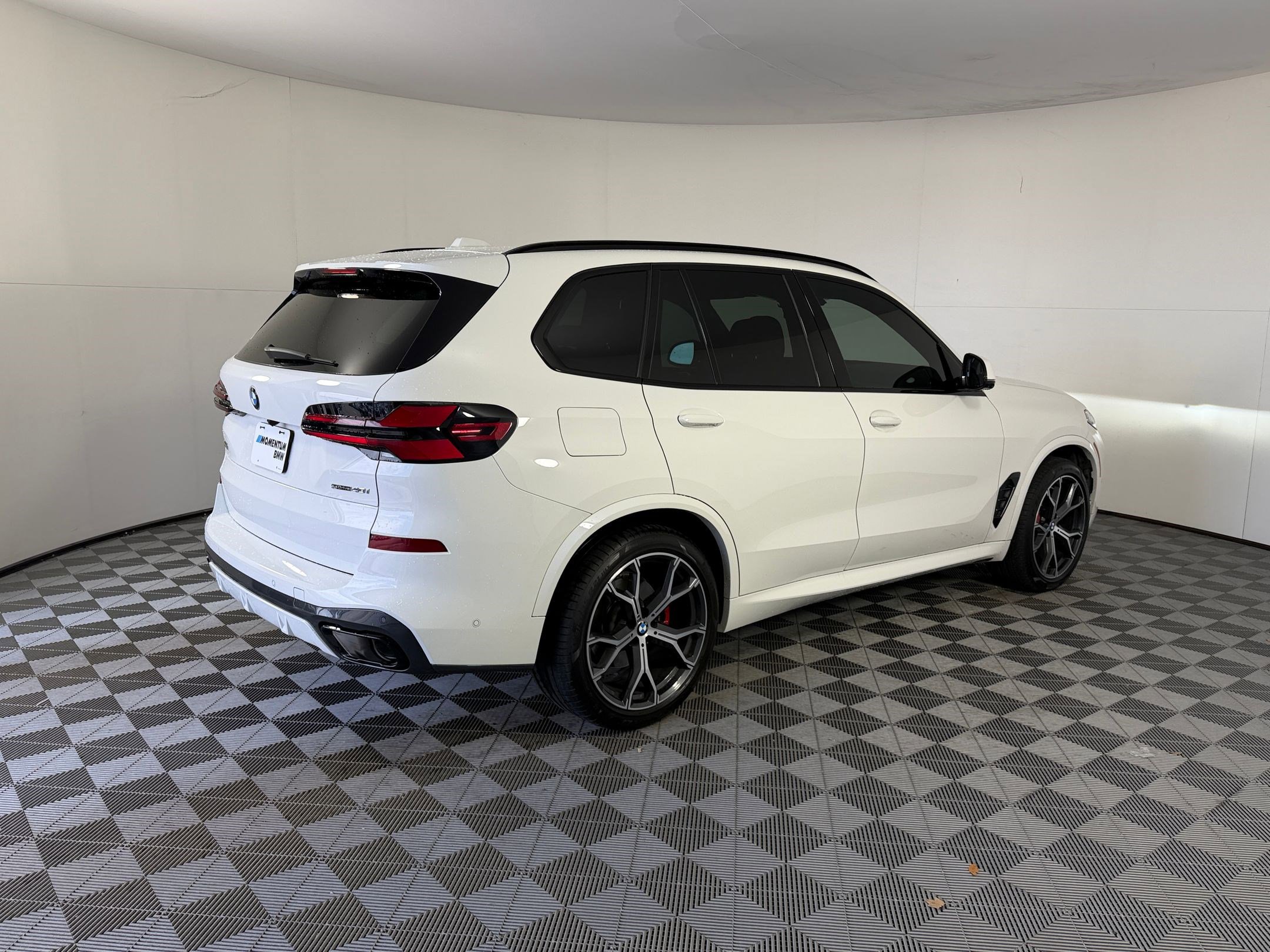 Used 2024 BMW X5 sDrive40i w/ M Sport Package RWD image 9