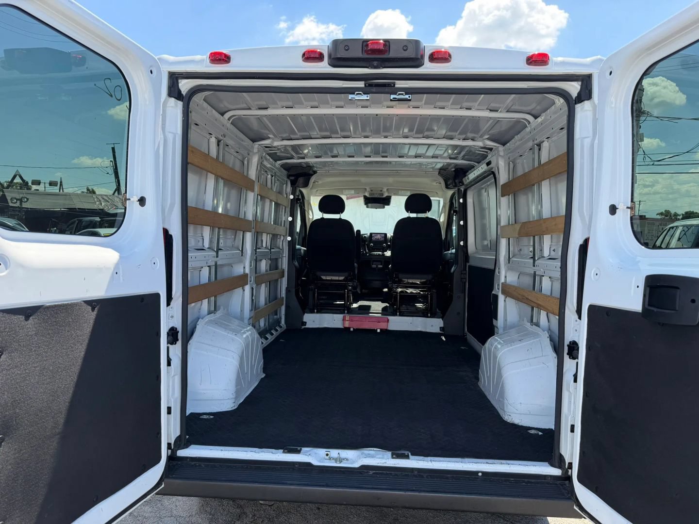 Used 2025 RAM ProMaster 2500 w/ U-Haul Equipment Group FWD image 12