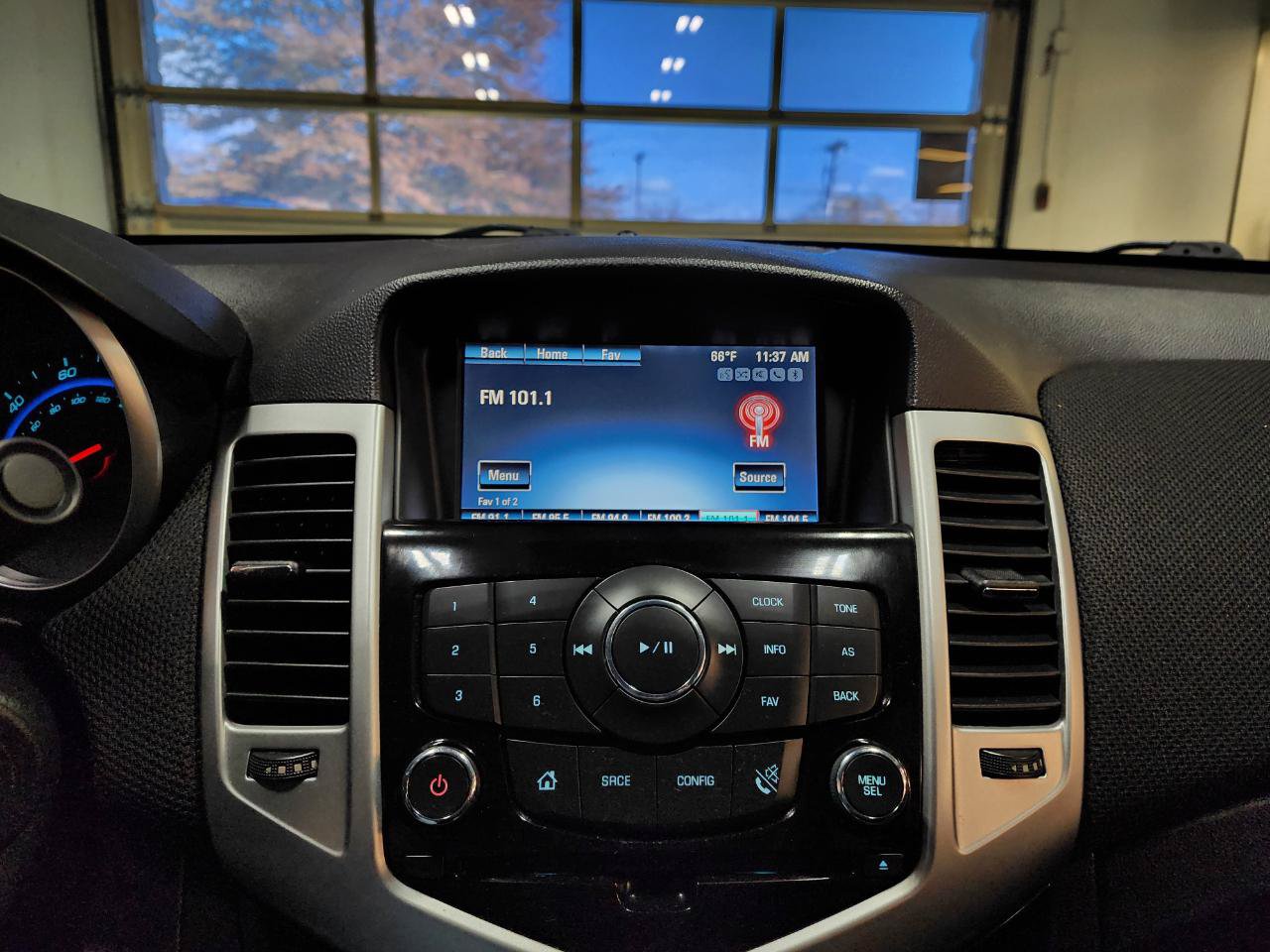 Used 2016 Chevrolet Cruze LT FWD image 29