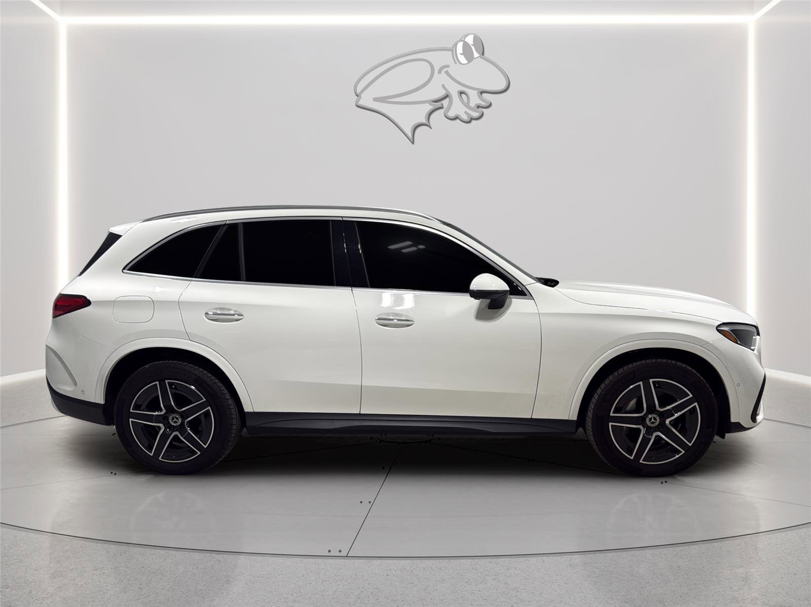 Used 2025 Mercedes-Benz GLC 300 4MATIC image 6