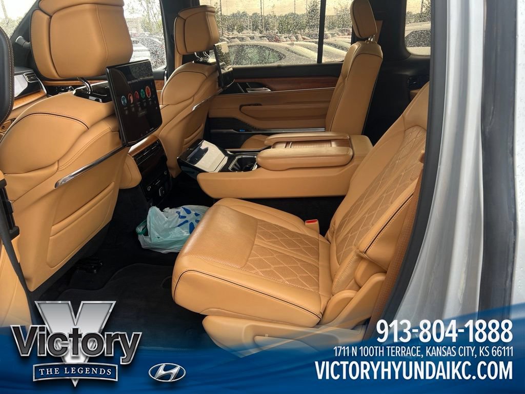 Used 2022 Jeep Grand Wagoneer Series III w/ Rear Seat Video Group 1 AWD/4WD image 10
