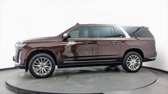 Used 2023 Cadillac Escalade ESV Premium Luxury w/ Performance Package AWD/4WD image 3