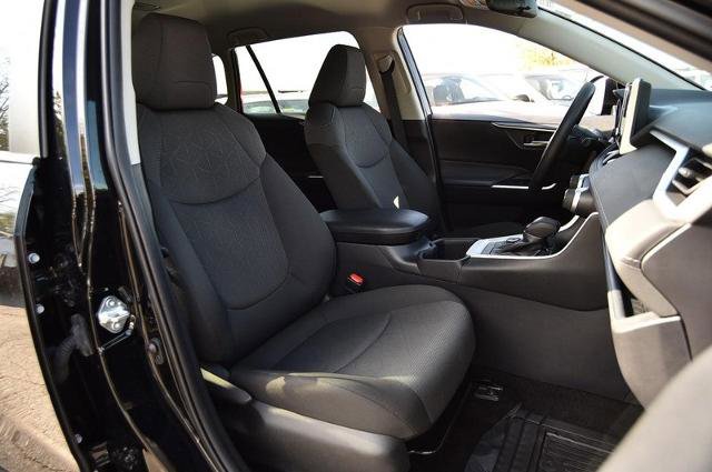 Used 2025 Toyota RAV4 XLE image 19