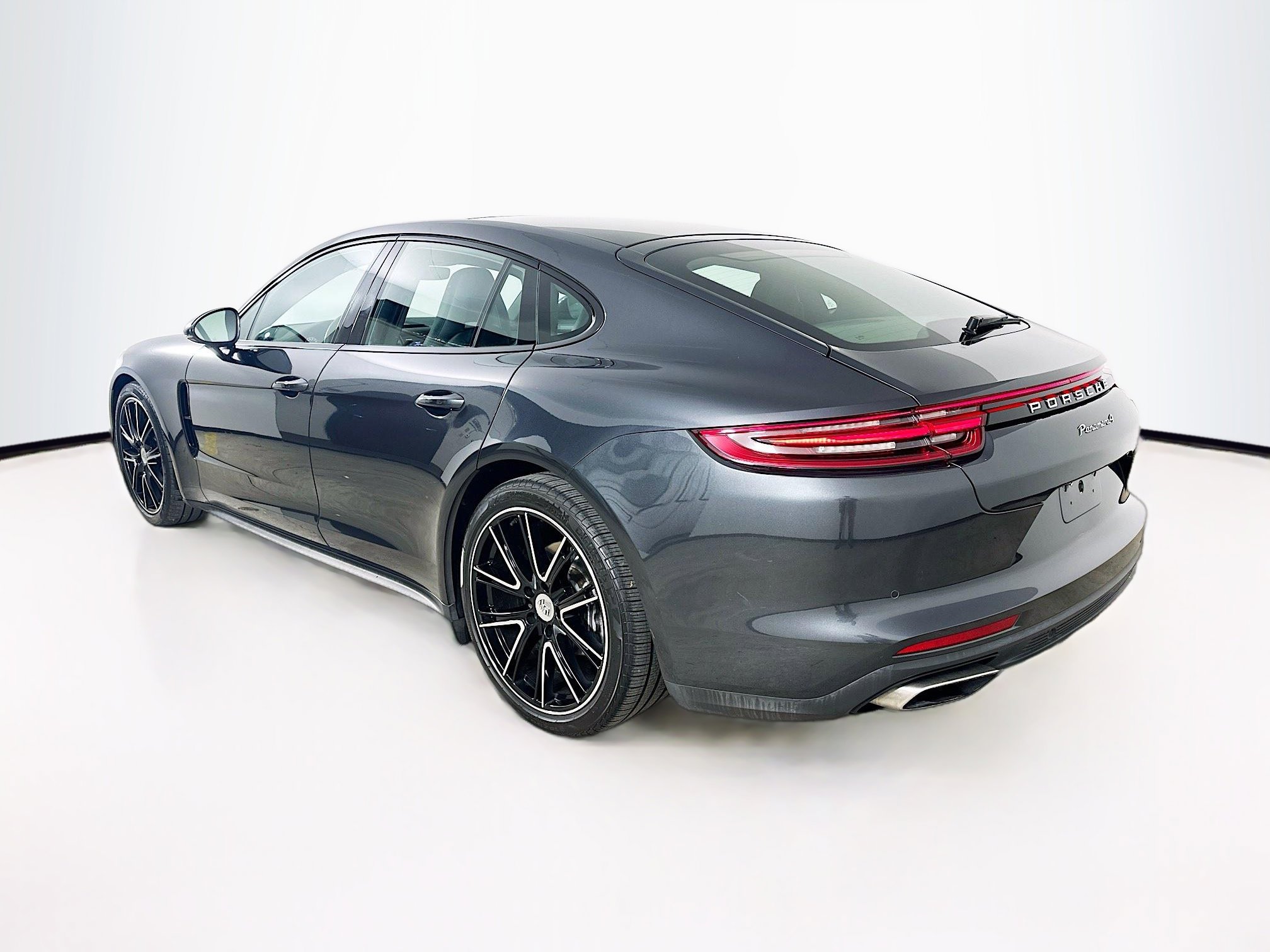 Used 2018 Porsche Panamera 4 w/ Premium Package image 5