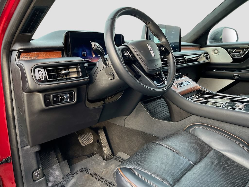 Used 2025 Lincoln Aviator Black Label AWD/4WD image 9