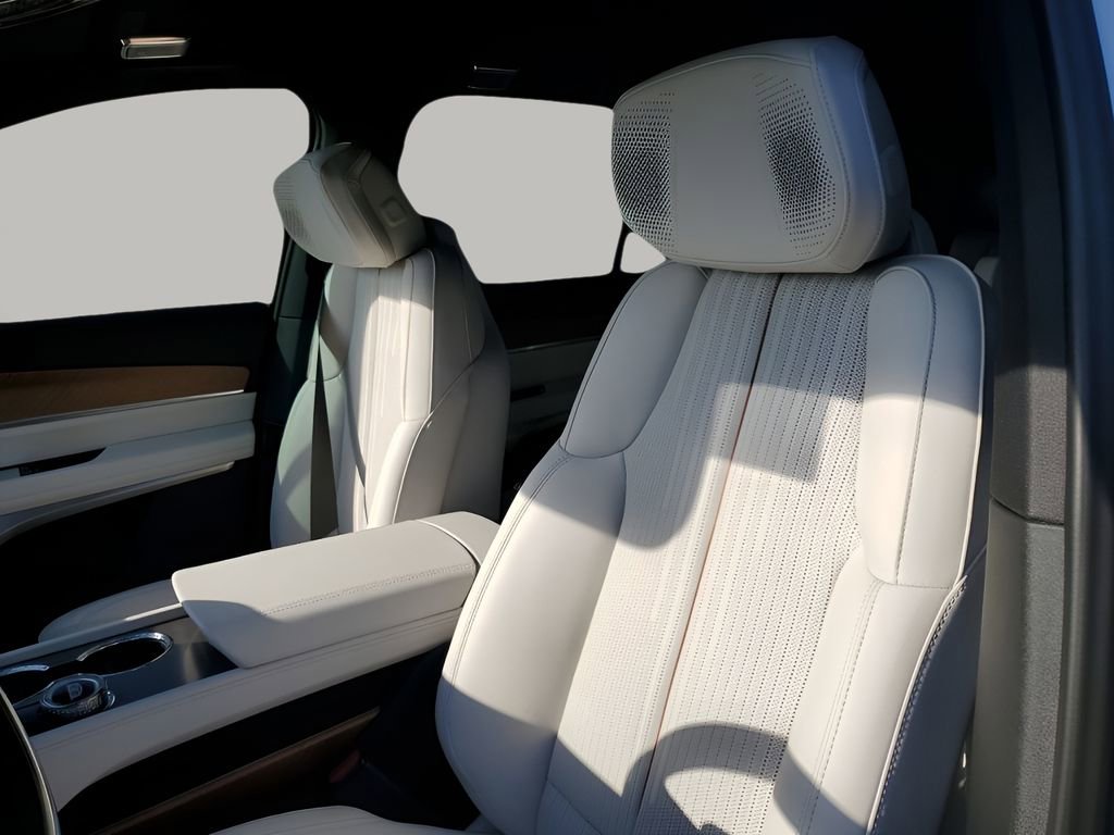 New 2026 Cadillac Vistiq Luxury w/ LPO, Floor Liner Package image 31