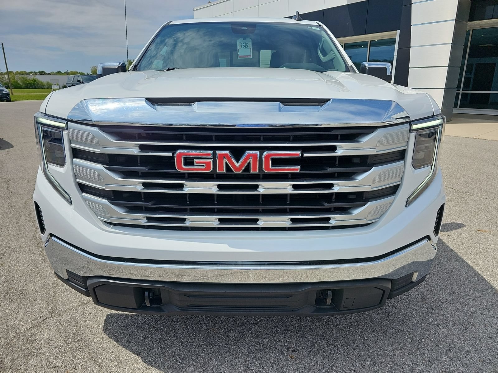 Used 2023 GMC Sierra 1500 SLE w/ Preferred Package AWD/4WD image 2