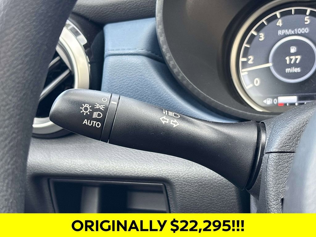 Used 2025 Nissan Versa SV w/ Trunk Package image 27