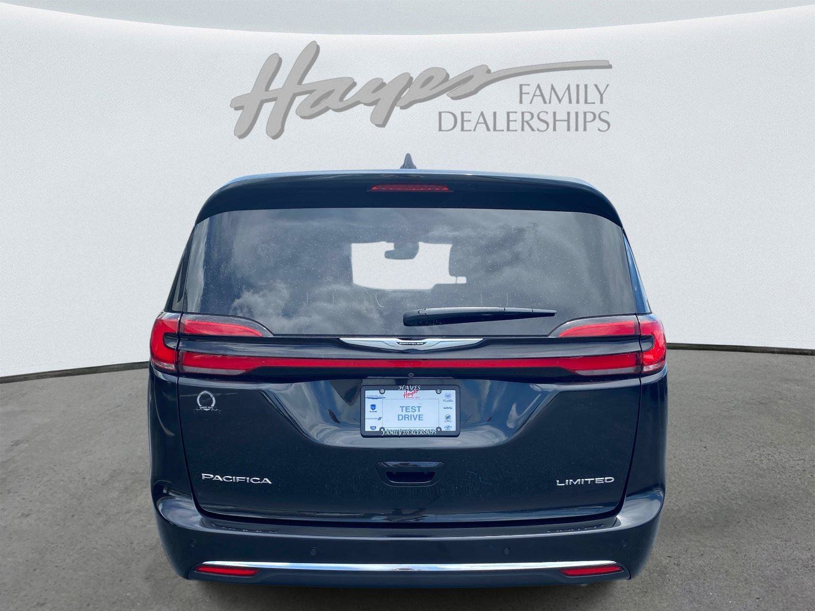 Used 2024 Chrysler Pacifica Limited FWD image 4