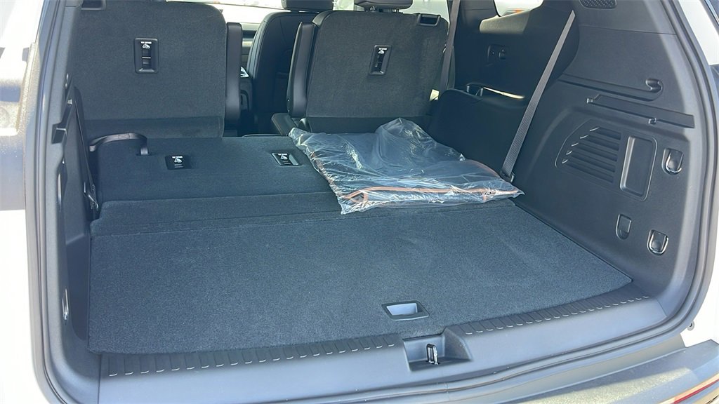 New 2025 GMC Acadia AT4 w/ Luxury Package image 28