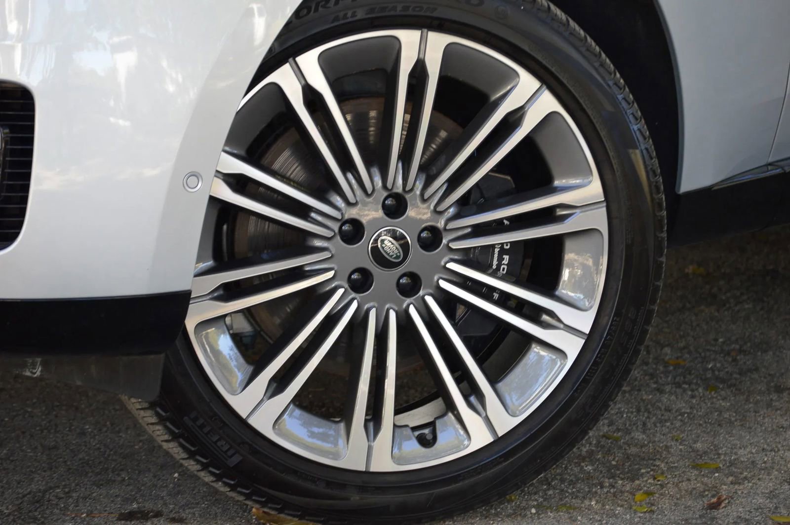 Used 2023 Land Rover Range Rover Autobiography AWD/4WD image 3
