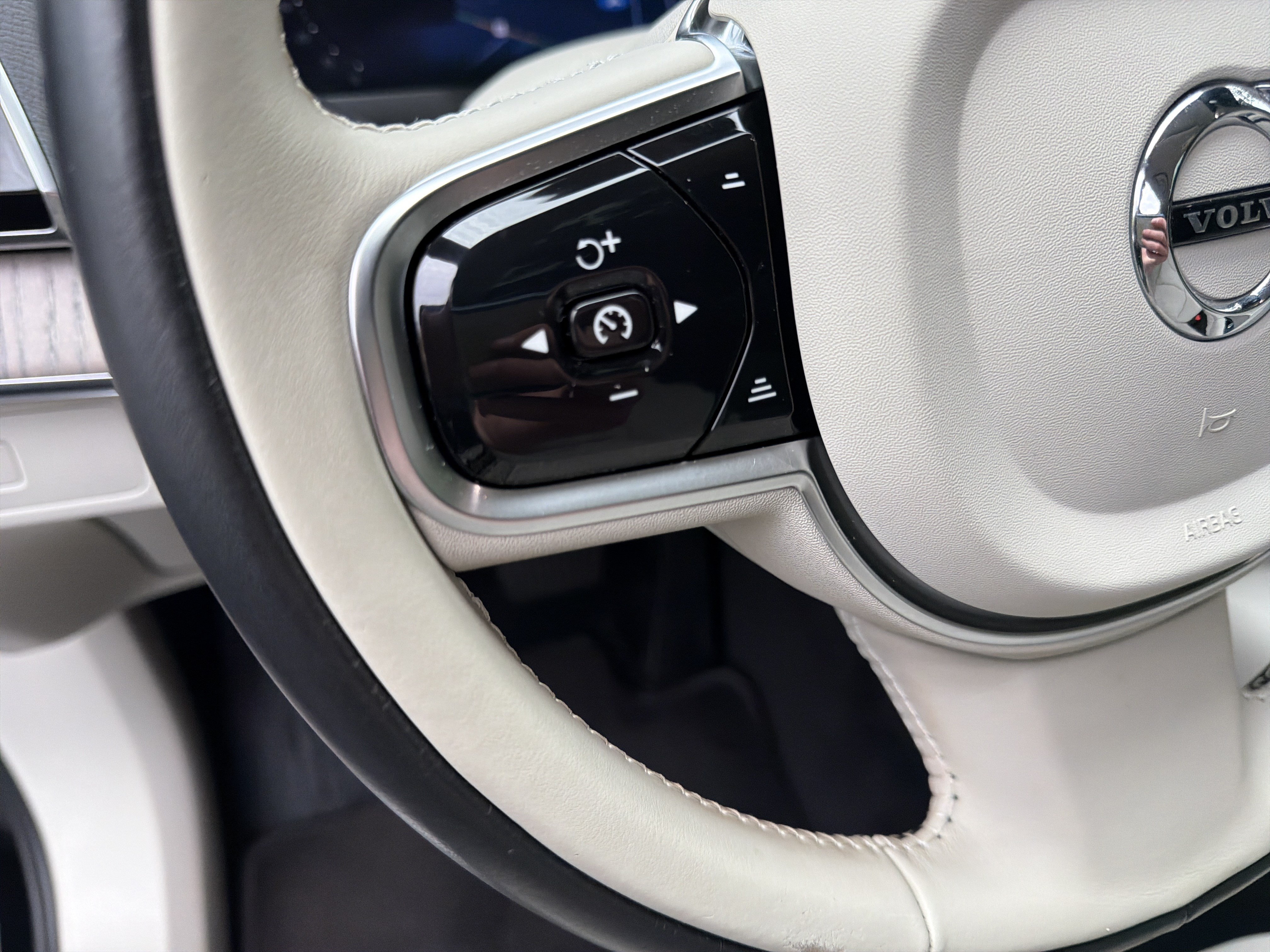 Certified 2023 Volvo XC90 B5 Plus AWD/4WD image 19