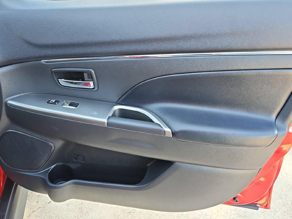 Used 2025 Mitsubishi Outlander Sport AWD image 33
