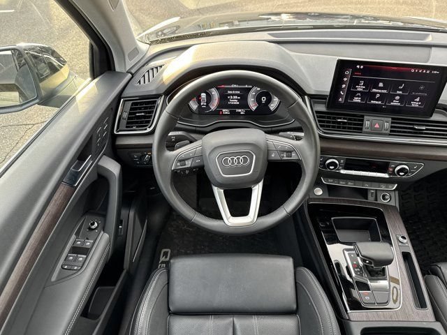 Used 2025 Audi Q5 2.0T Premium Plus w/ Premium Plus Package AWD/4WD image 13