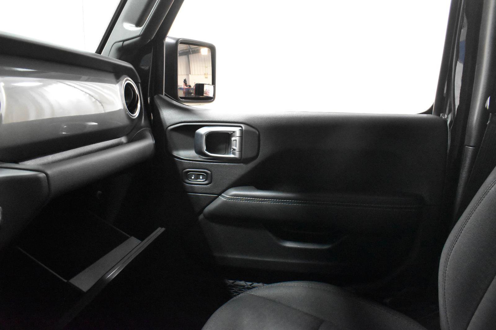 Used 2023 Jeep Wrangler Unlimited Sahara w/ LED Lighting Group AWD/4WD image 19