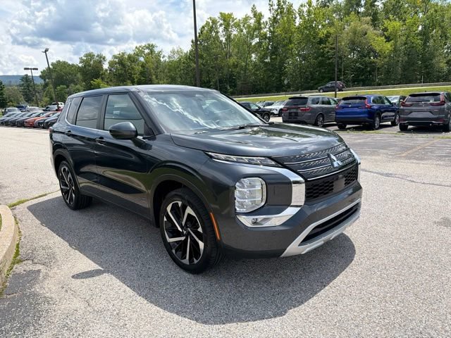 Used 2024 Mitsubishi Outlander SE Black Edition AWD/4WD image 3