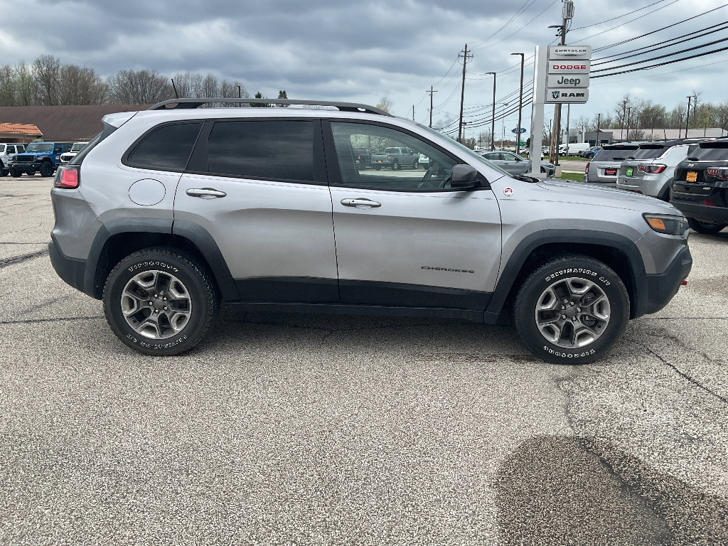 Used 2019 Jeep Cherokee Trailhawk AWD/4WD image 4
