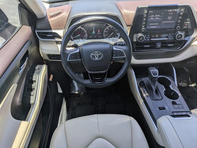 Used 2020 Toyota Highlander XLE image 18
