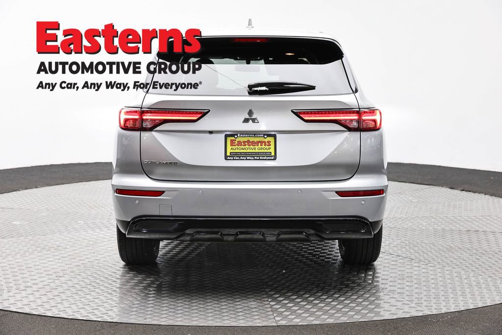 Used 2022 Mitsubishi Outlander SE image 6